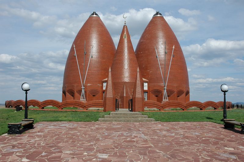 Қарасай мен Ағынтай батырлар мемориалдық кешені